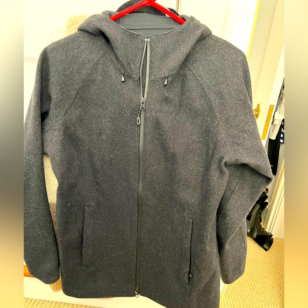 PATAGONIA WOMENS SIZE MED